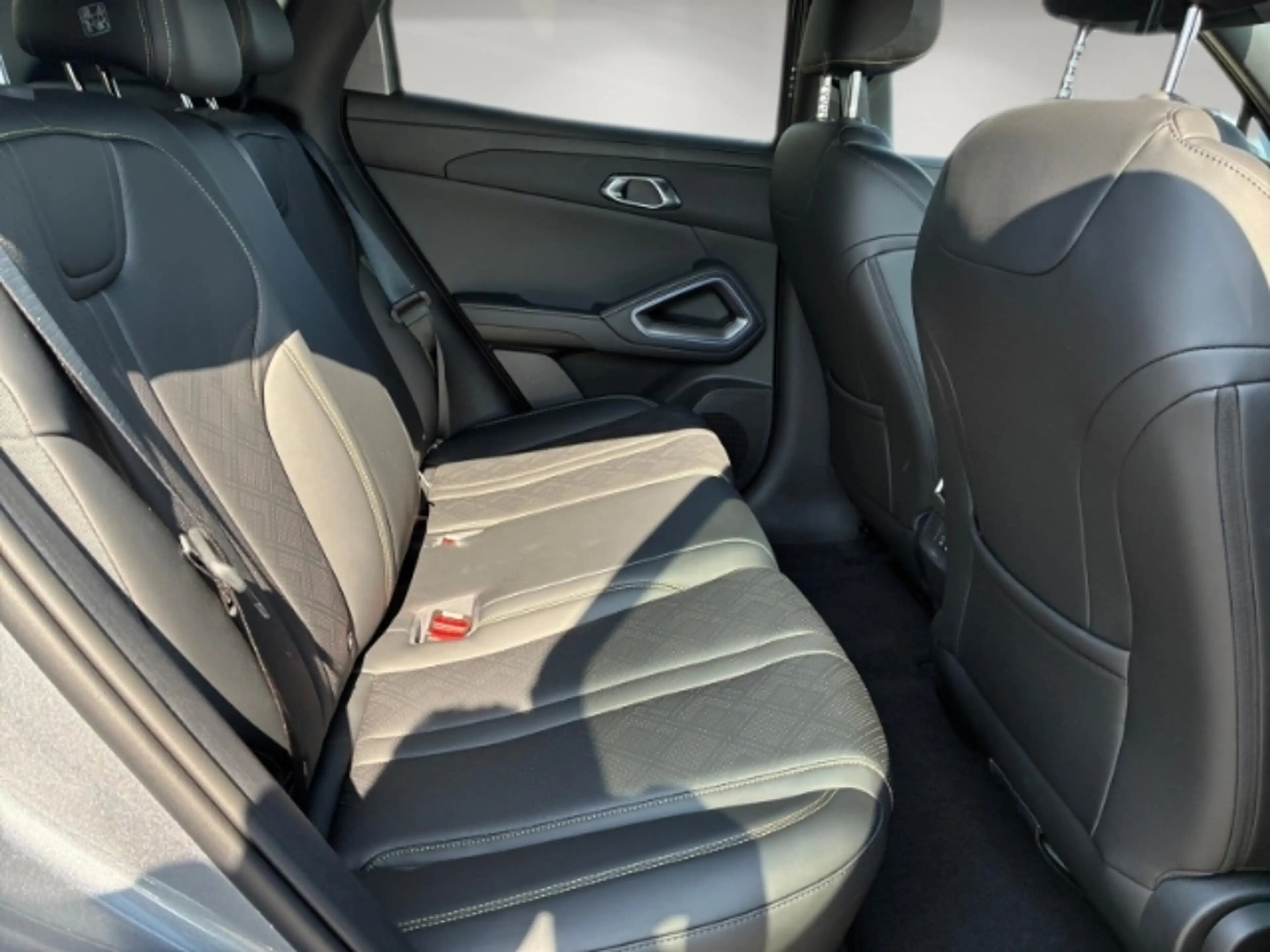 BYD Atto 3 EVO Excellence/Allrad/74,8 kWh/Panorama/Navi/Sitzh — photo 12