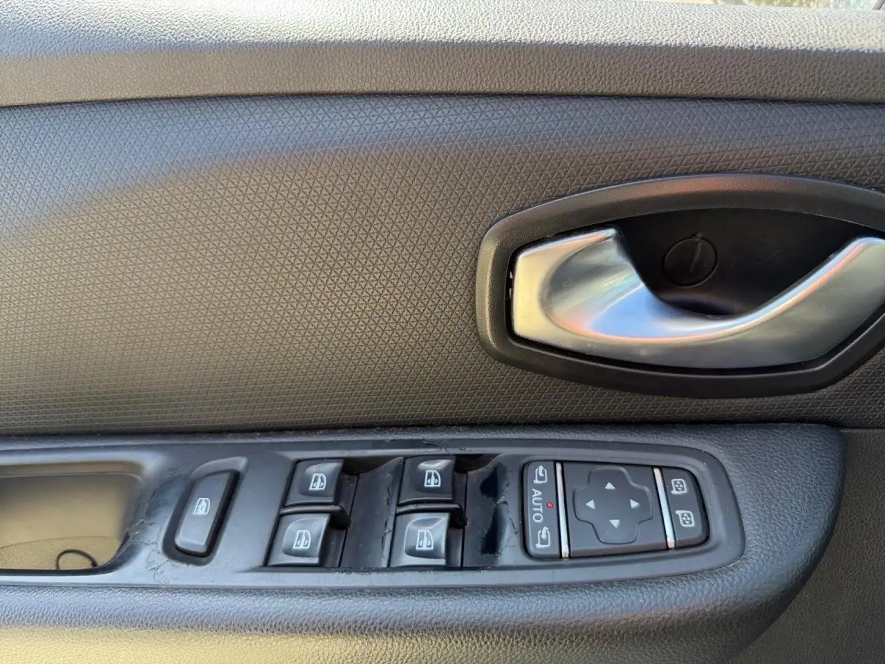 Renault Clio Grandtour — photo 24