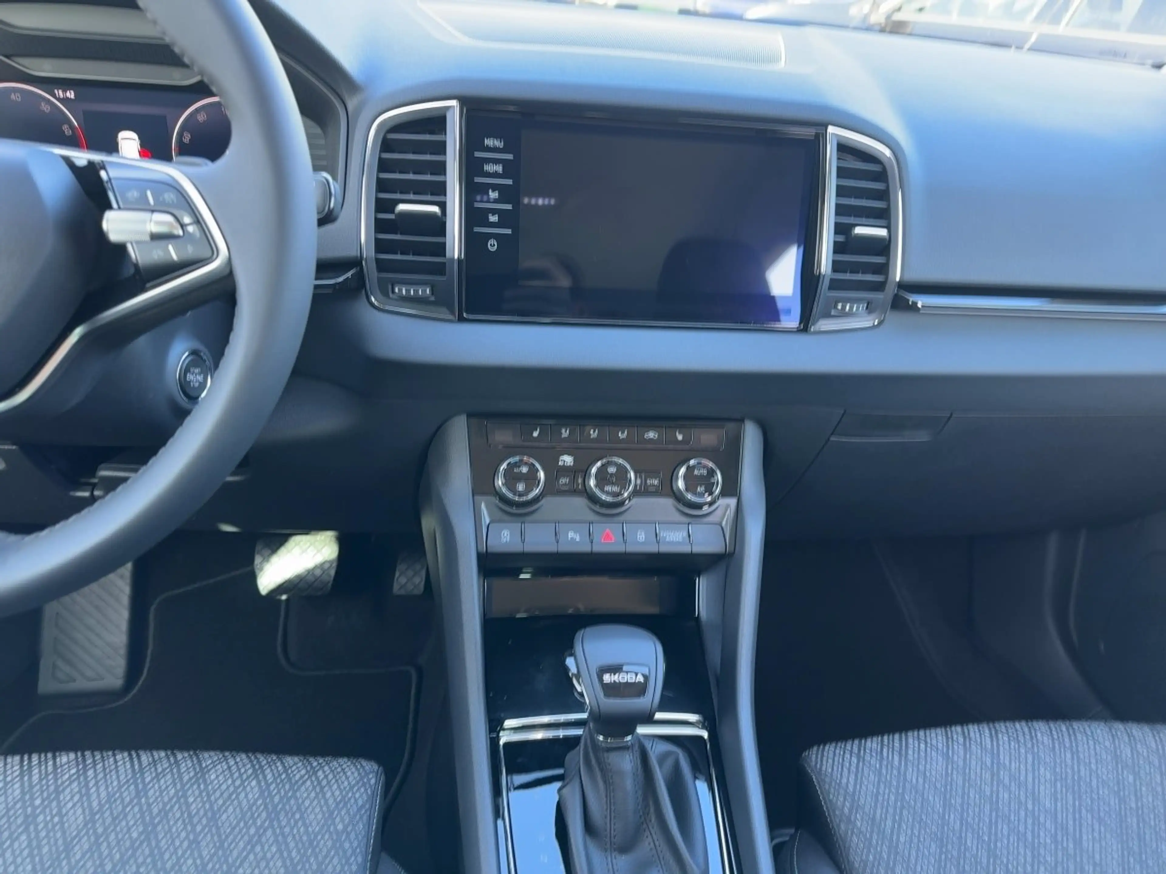 Skoda Karoq 1.5 TSI DSG Balance AHK Matrix eKlappe RFK WSS ACC — photo 15