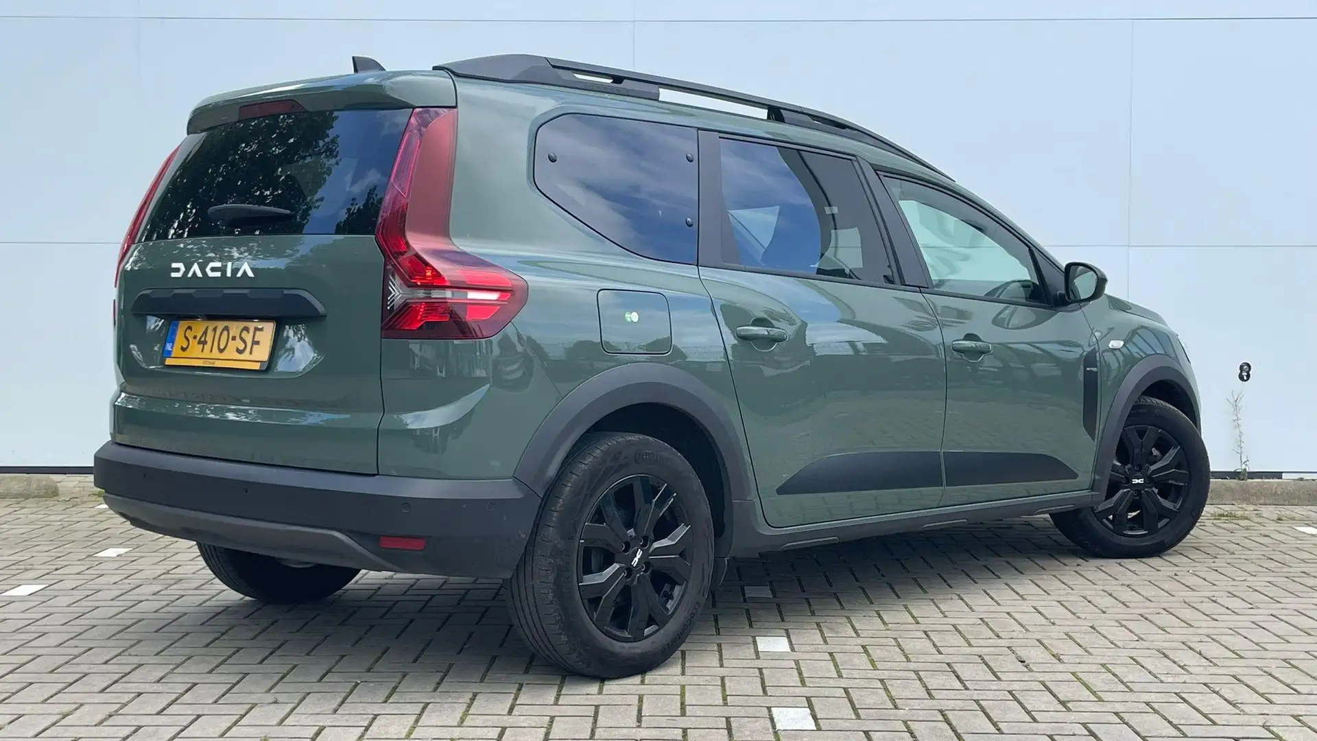 Dacia Jogger 1.0 TCe 110 Extreme 7p. Navigatie / 7-Persoons / C Grijs - 2
