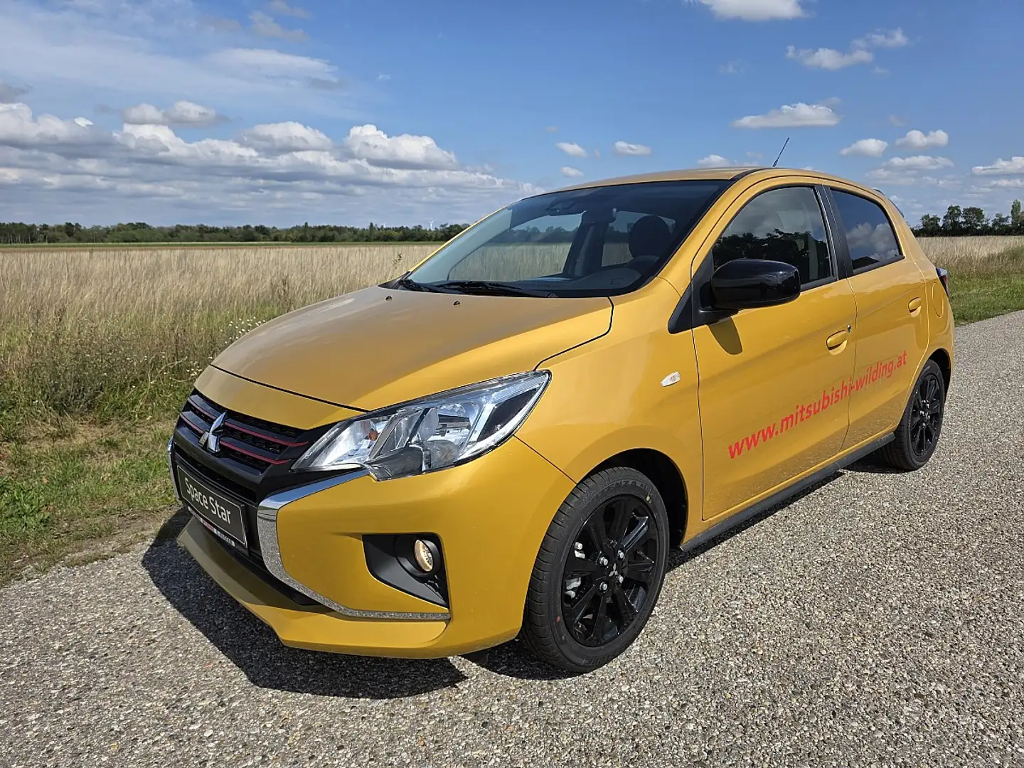 Mitsubishi Space Star 1,2 MIVEC Invite AS&G 45 Jahre Edition Gelb - 1