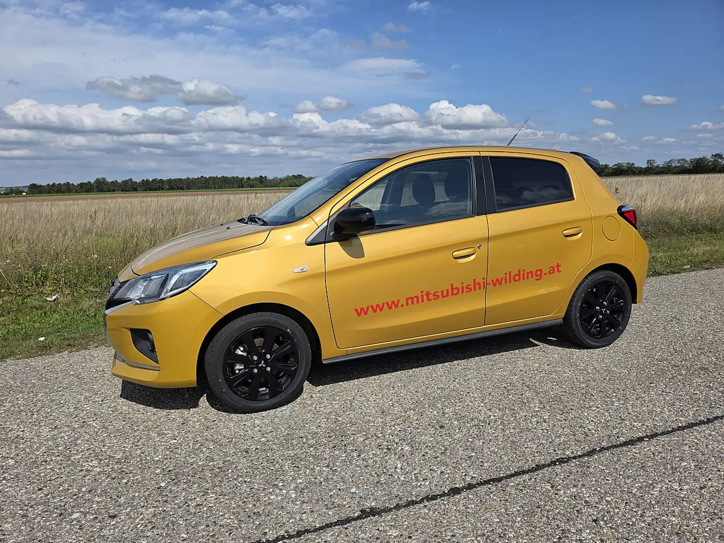 Mitsubishi Space Star 1,2 MIVEC Invite AS&G 45 Jahre Edition Gelb - 2