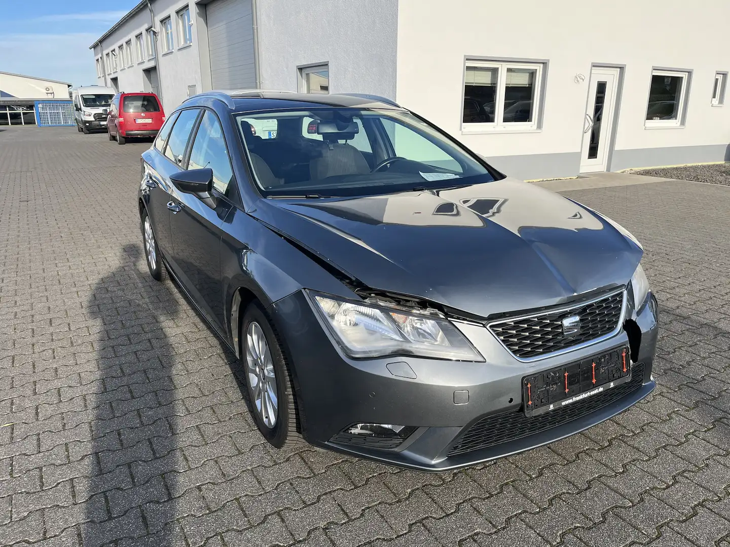 SEAT Leon ST Style 2.0 Diesel, Navi, Alu, PDC Gris - 2