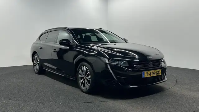 Peugeot 508 SW view 3