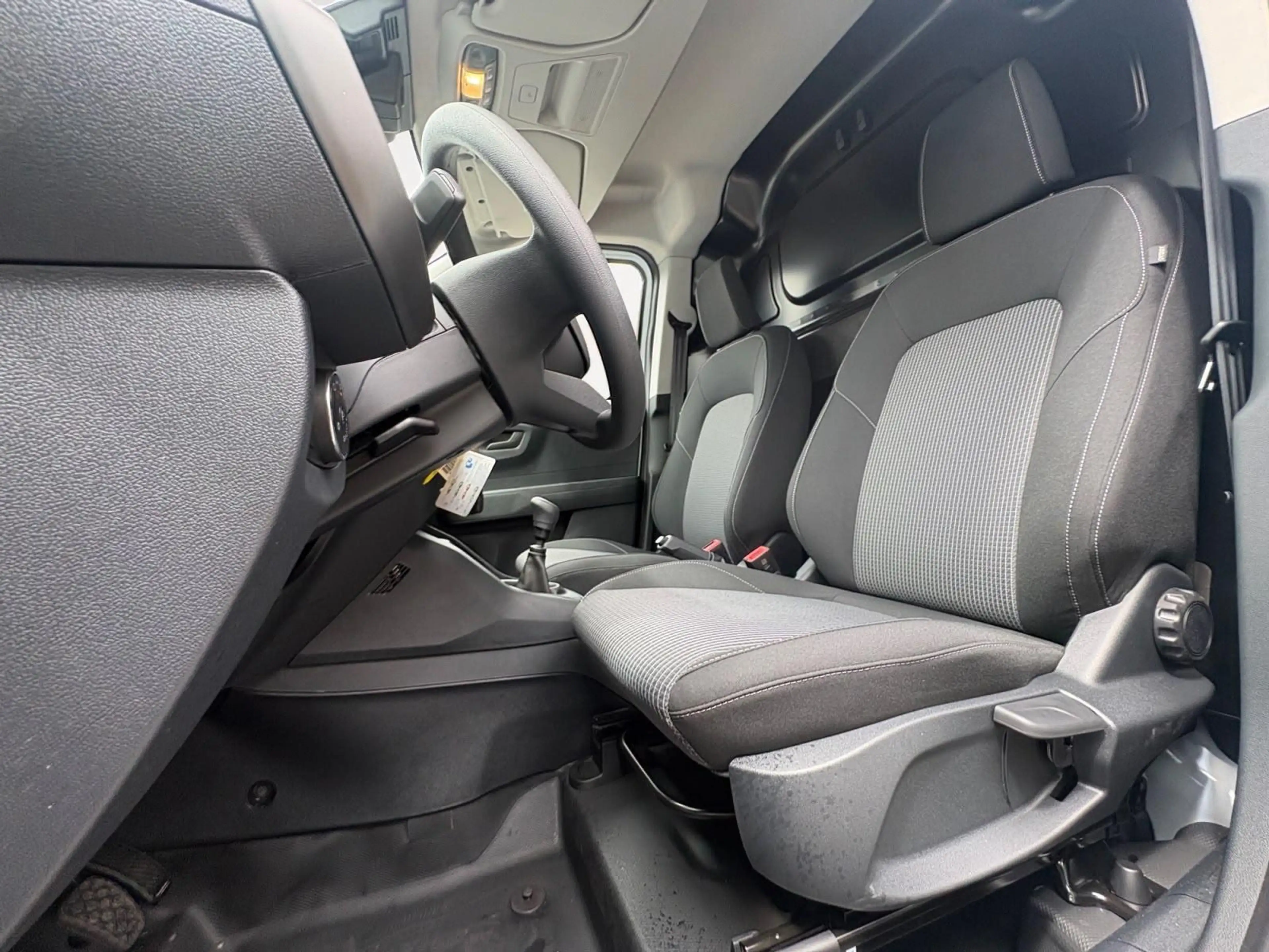 Ford Transit Courier Ambiante — photo 11