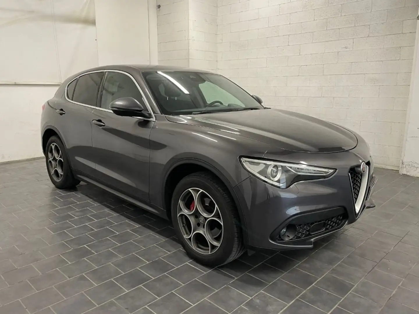 Alfa Romeo Stelvio 2.2 Turbodiesel 210 CV AT8 Q4 Executive Gris - 1