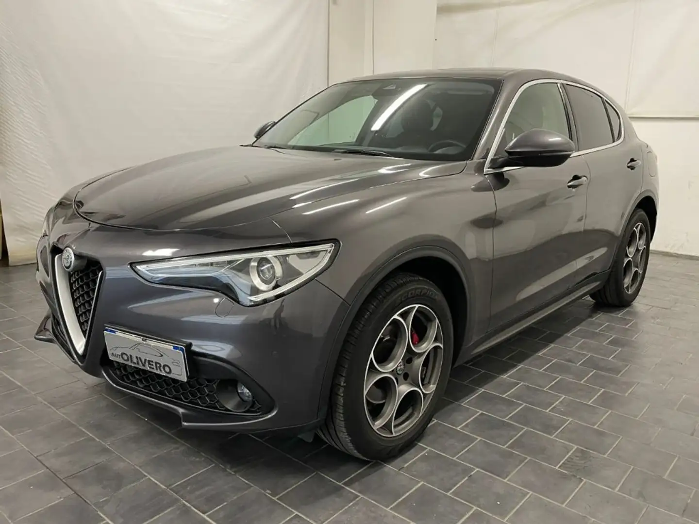 Alfa Romeo Stelvio 2.2 Turbodiesel 210 CV AT8 Q4 Executive Gris - 2