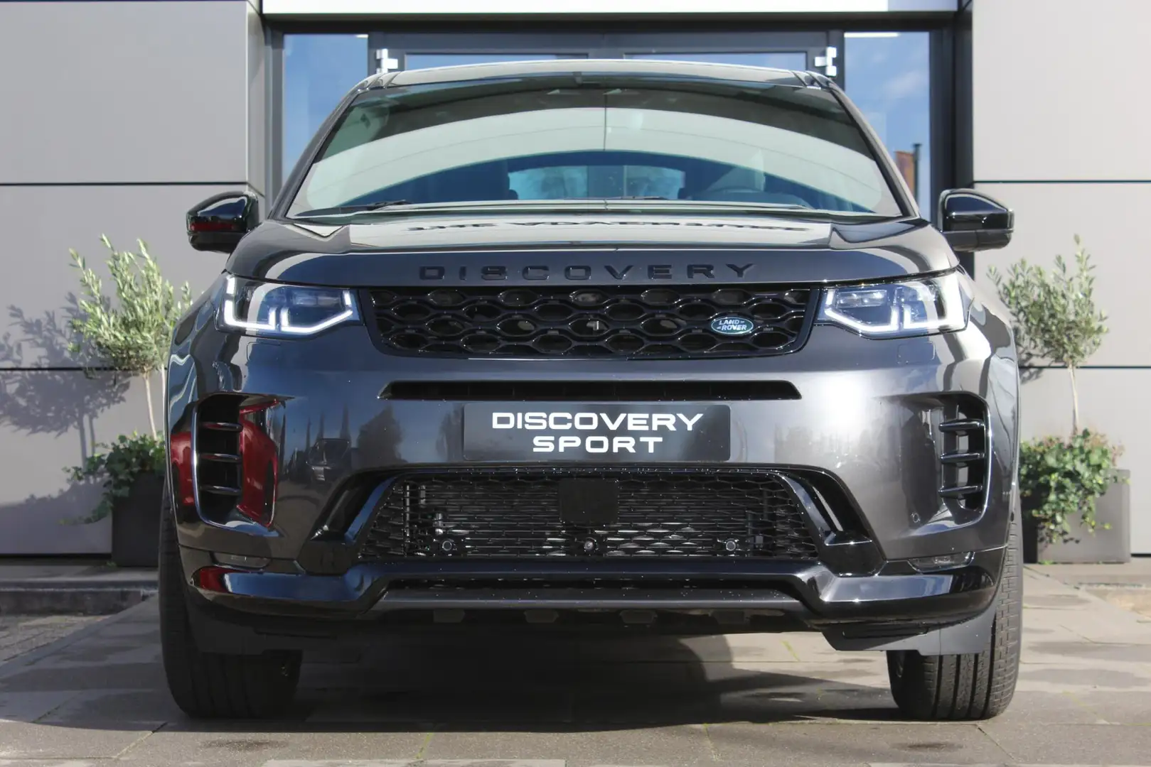 Land Rover Discovery Sport P300e 1.5 Dynamic PHEV HSE Modeljaar 2024 Grijs - 2