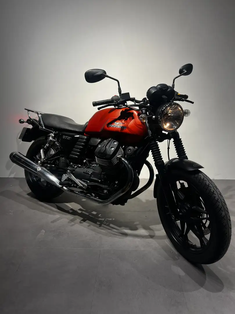 Moto Guzzi V 7 Orange - 1