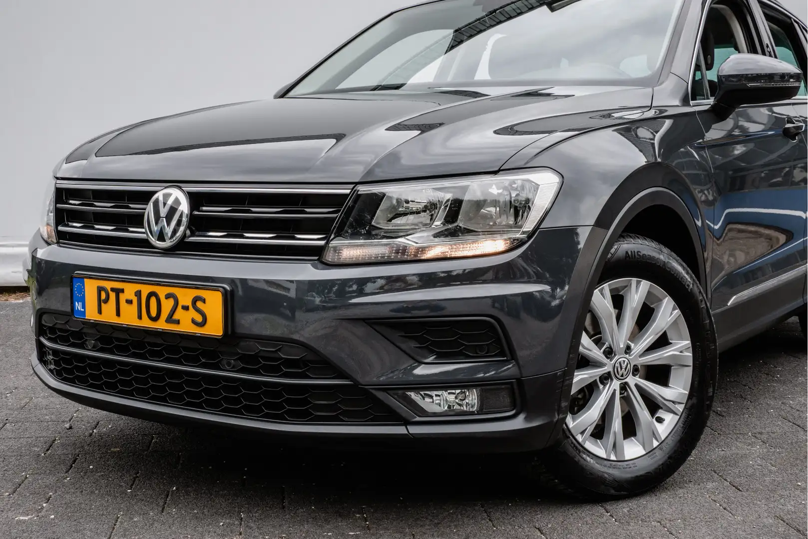 Volkswagen Tiguan 1.4 TSI Comfortline Trekhaak/ Navigatie/ Cruise co Grijs - 2