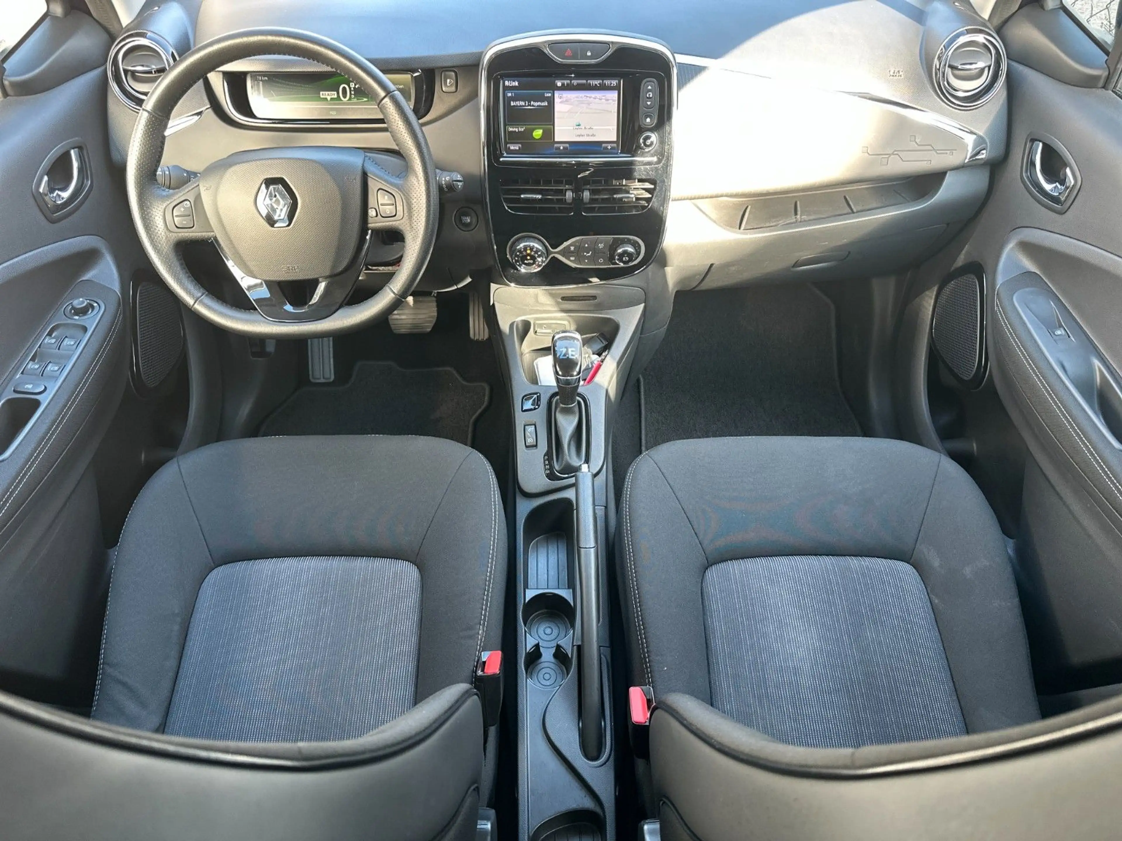 Renault ZOE Life / 1. Hand / Scheckheft / SoH 90,1% — photo 12