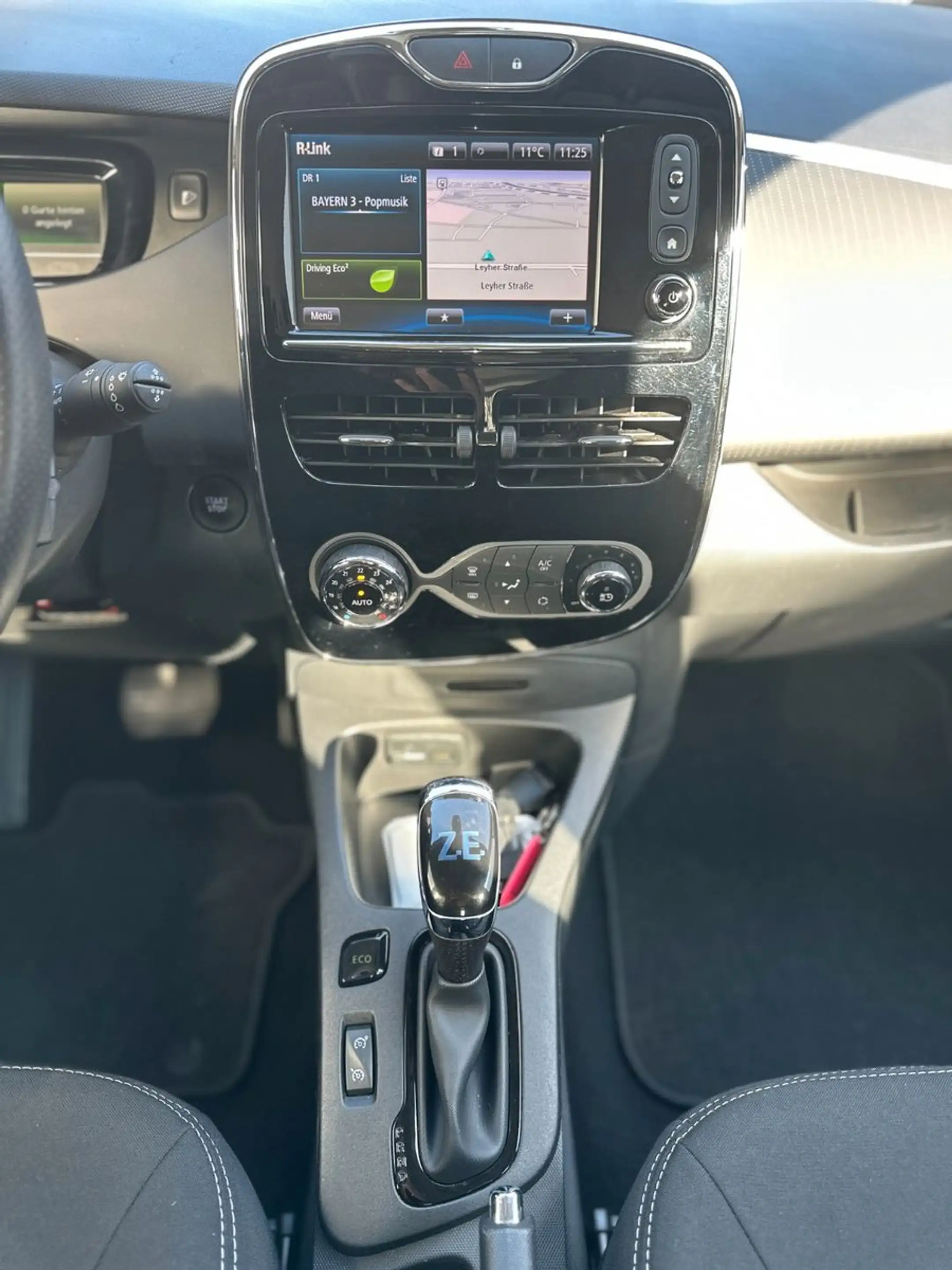 Renault ZOE Life / 1. Hand / Scheckheft / SoH 90,1% — photo 13