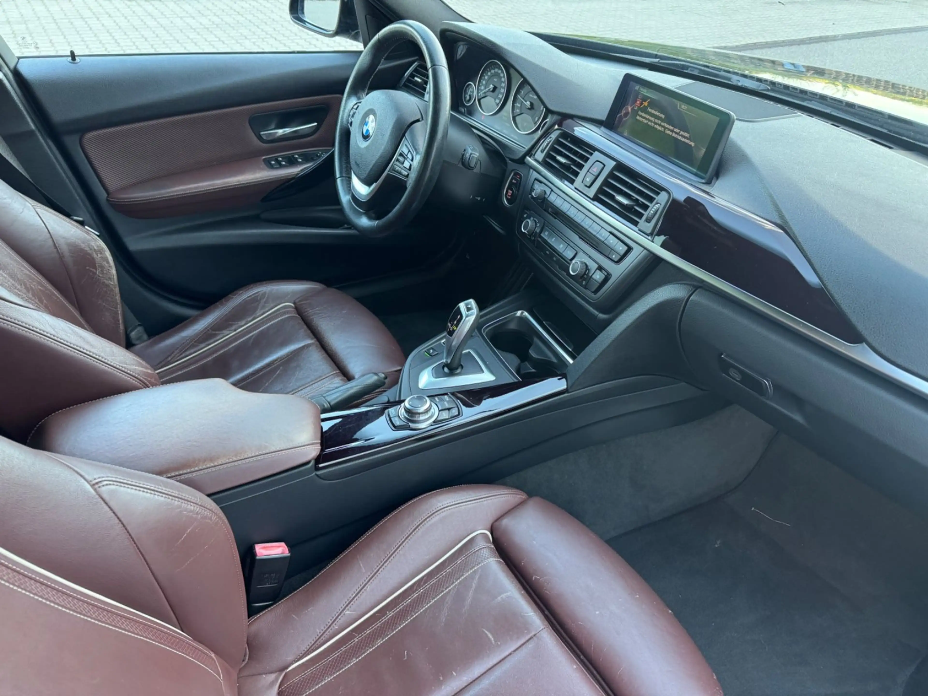 BMW 330 3 Touring 330 d xDrive — photo 13