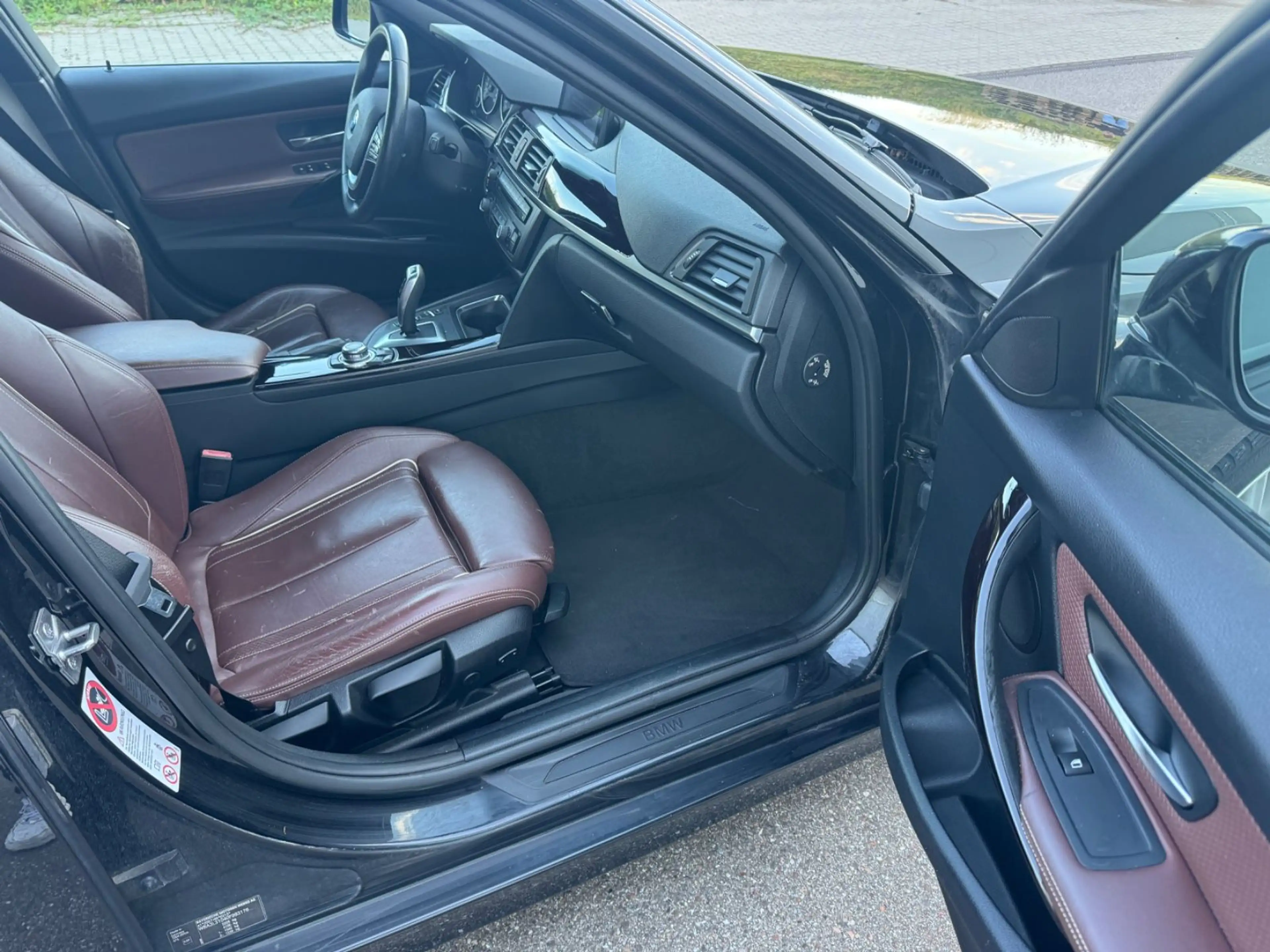 BMW 330 3 Touring 330 d xDrive — photo 12