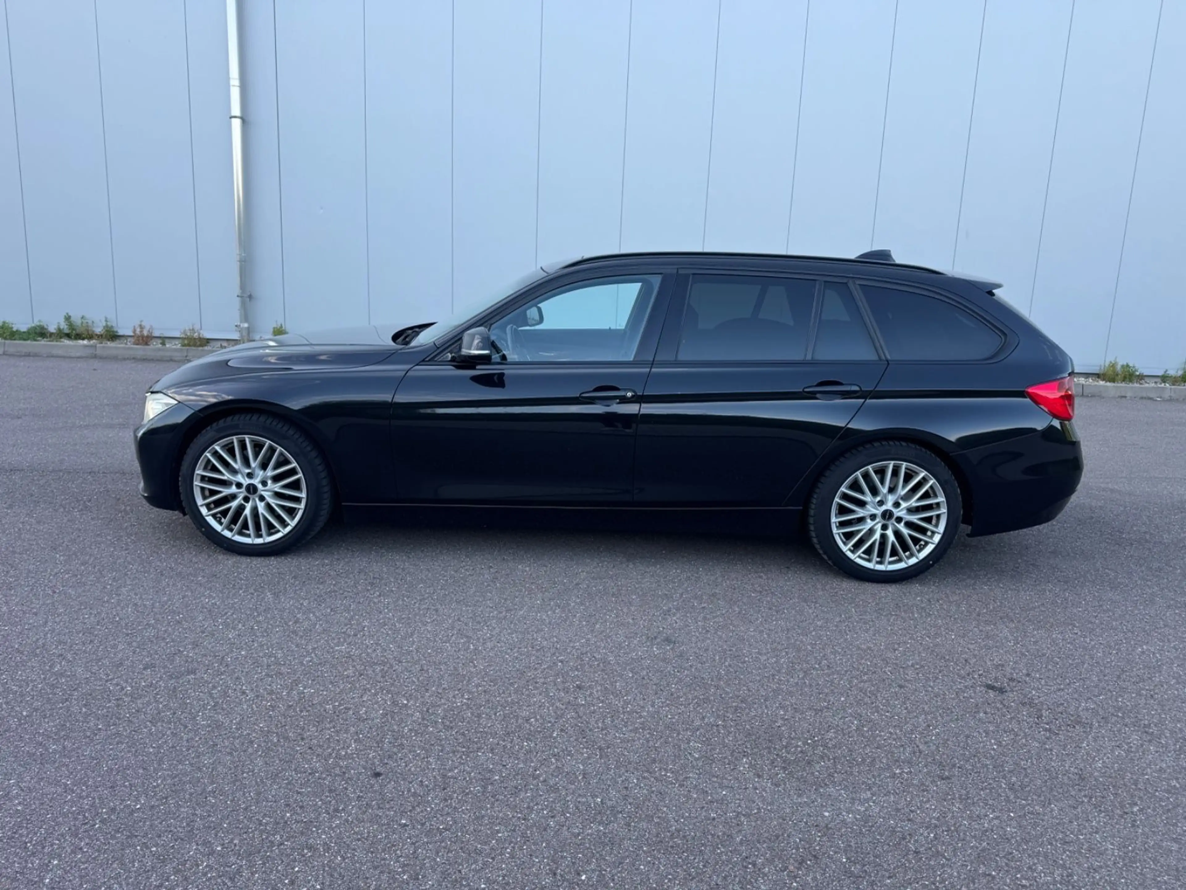 BMW 330 3 Touring 330 d xDrive — photo 7