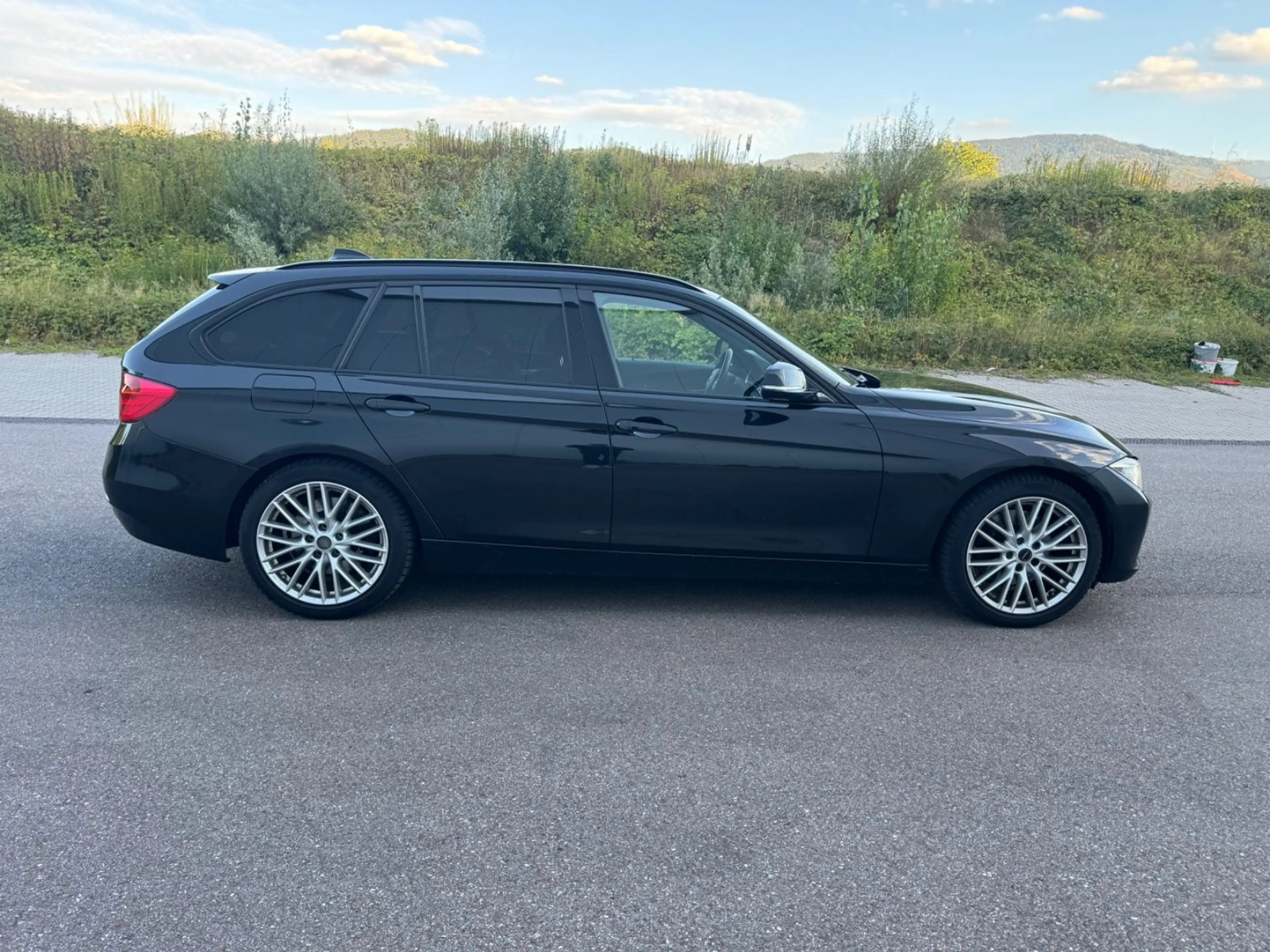 BMW 330 3 Touring 330 d xDrive — photo 6