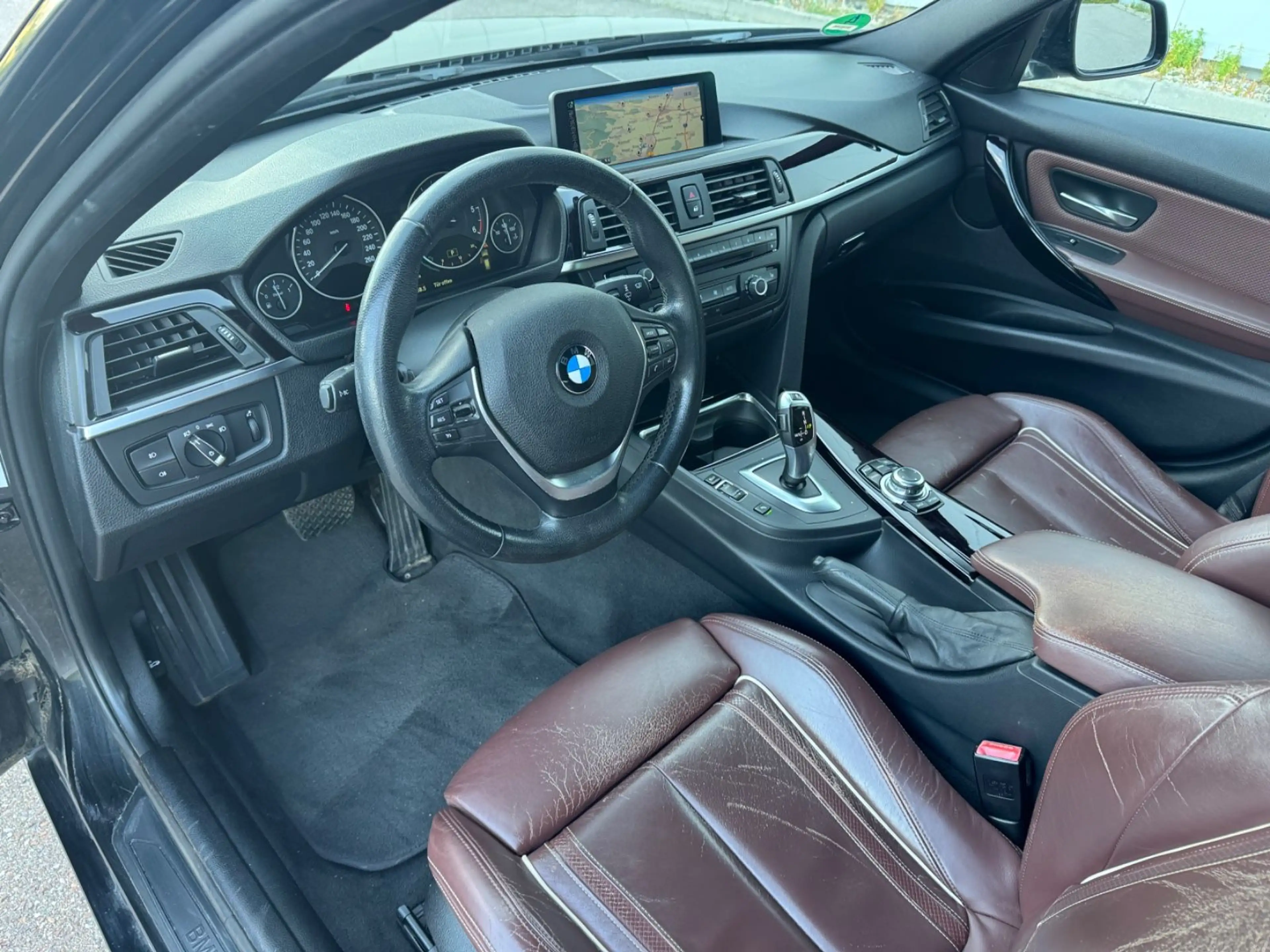 BMW 330 3 Touring 330 d xDrive — photo 9