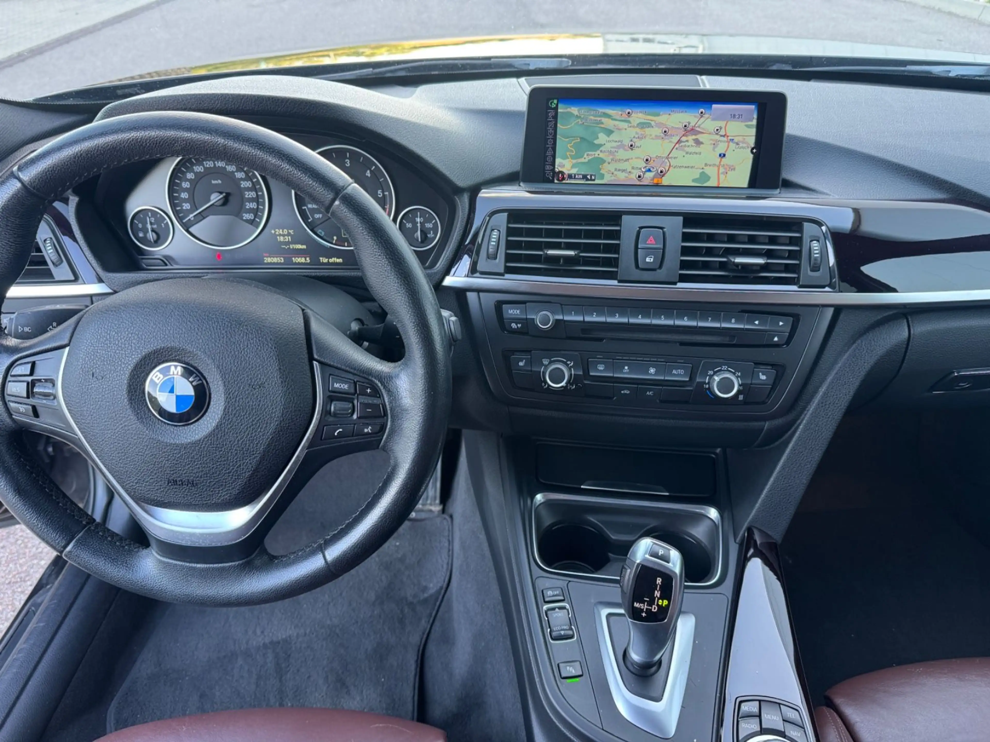 BMW 330 3 Touring 330 d xDrive — photo 10