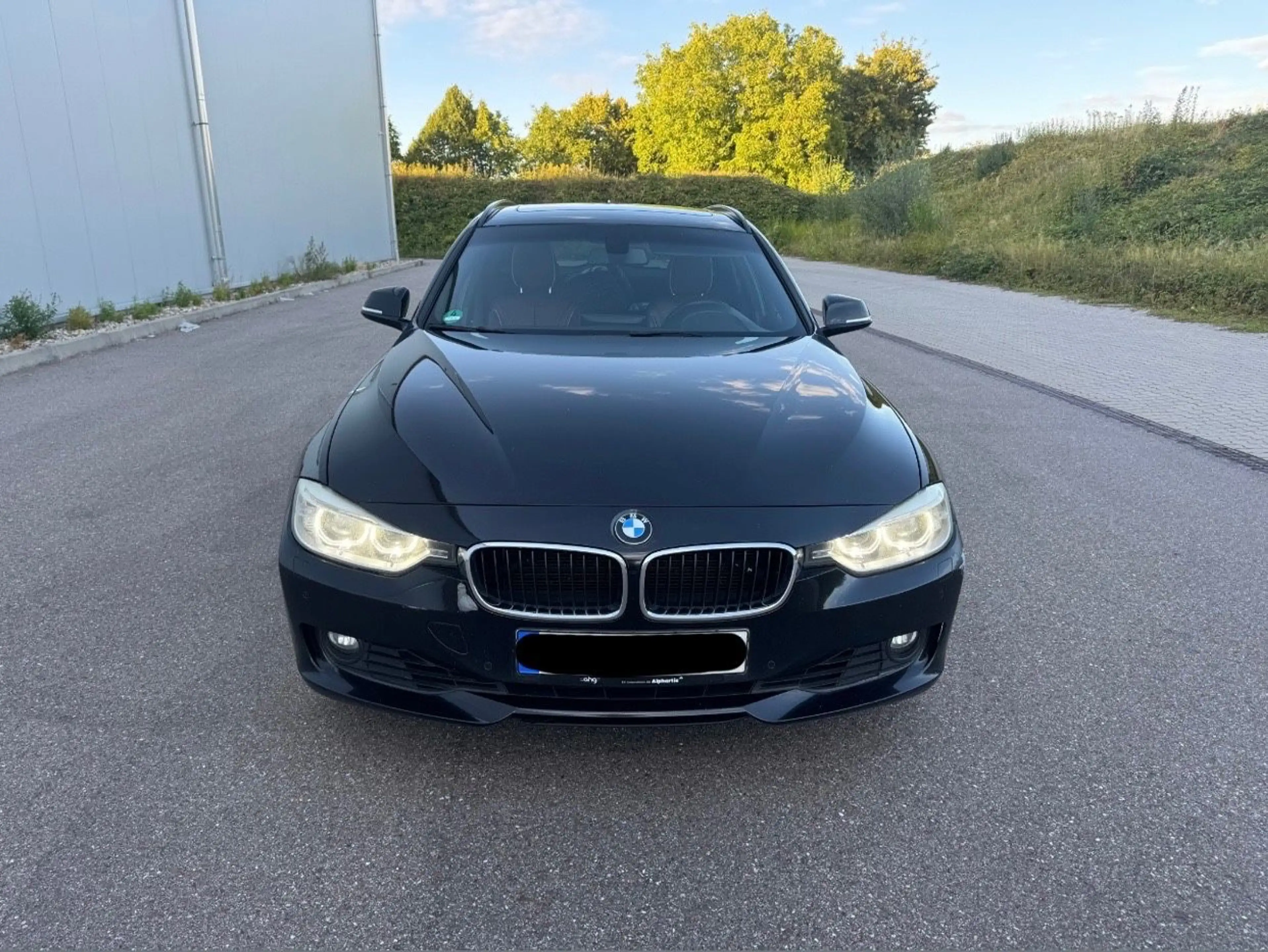 BMW 330 3 Touring 330 d xDrive — photo 2