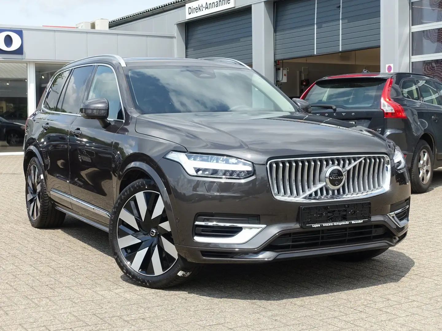 Volvo XC90 Recharge Plus T8 AWD Pano,360°,FourC,LED Grau - 2
