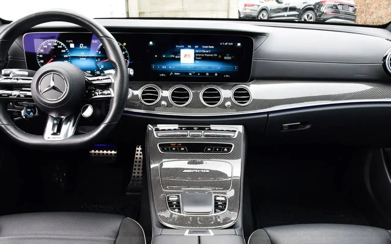 Mercedes-Benz E-Class снимка Mercedes-Benz E-Class