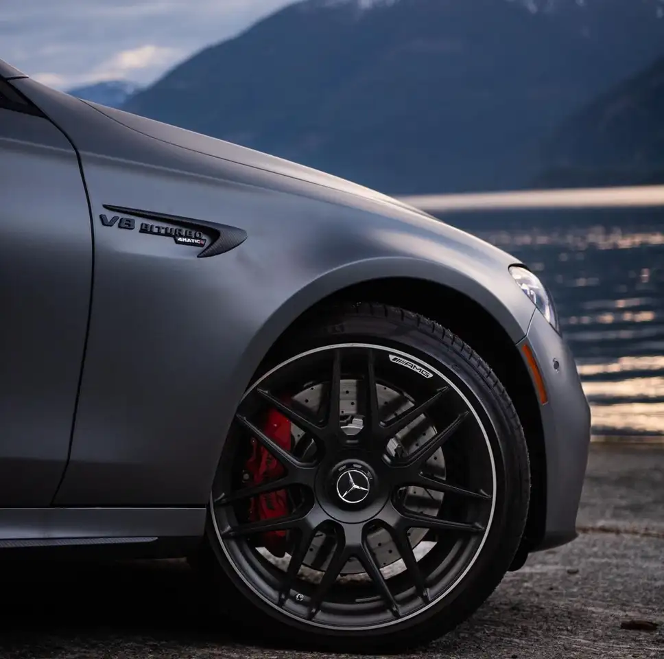 Mercedes-Benz E-Class снимка Mercedes-Benz E-Class