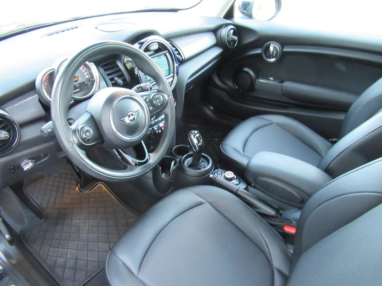 MINI 3 Door снимка MINI 3 Door