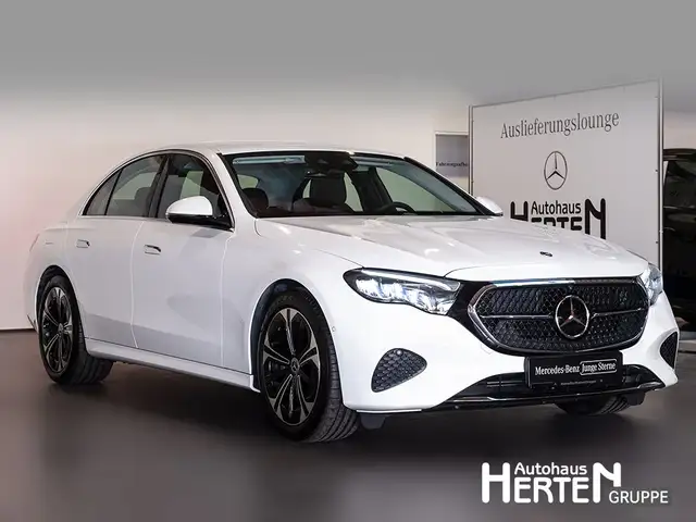 Mercedes-Benz E-Class view 3