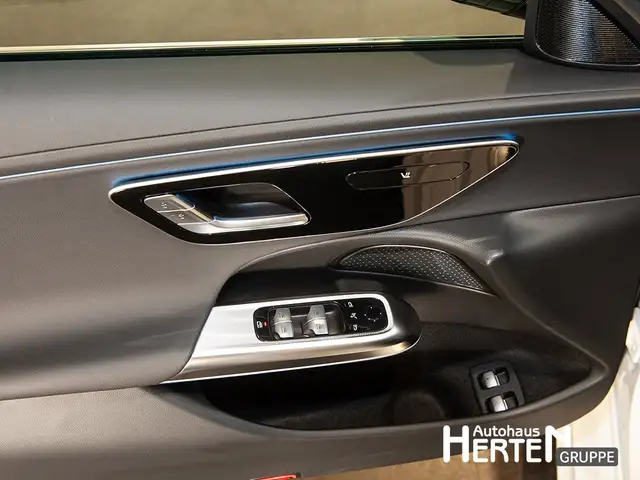 Mercedes-Benz E-Class view 9