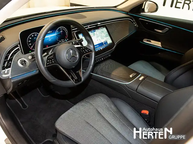 Mercedes-Benz E-Class view 8