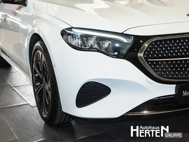 Mercedes-Benz E-Class view 13