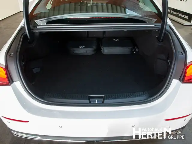Mercedes-Benz E-Class view 15