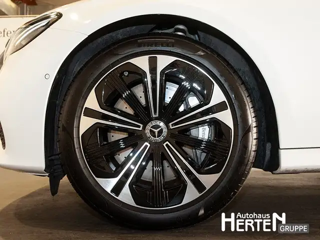 Mercedes-Benz E-Class view 5