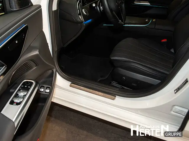 Mercedes-Benz E-Class view 12