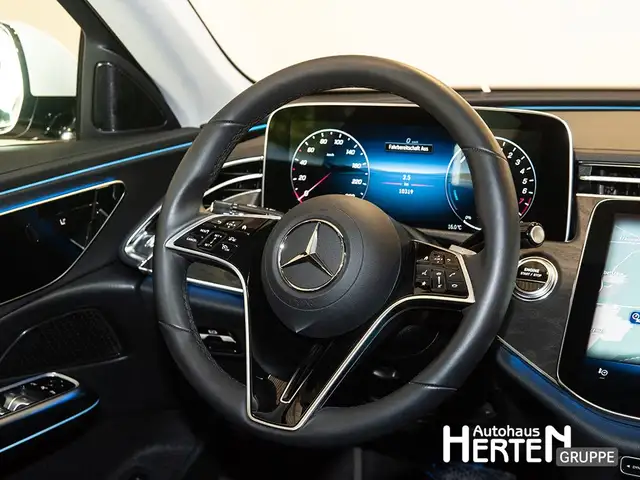 Mercedes-Benz E-Class view 7
