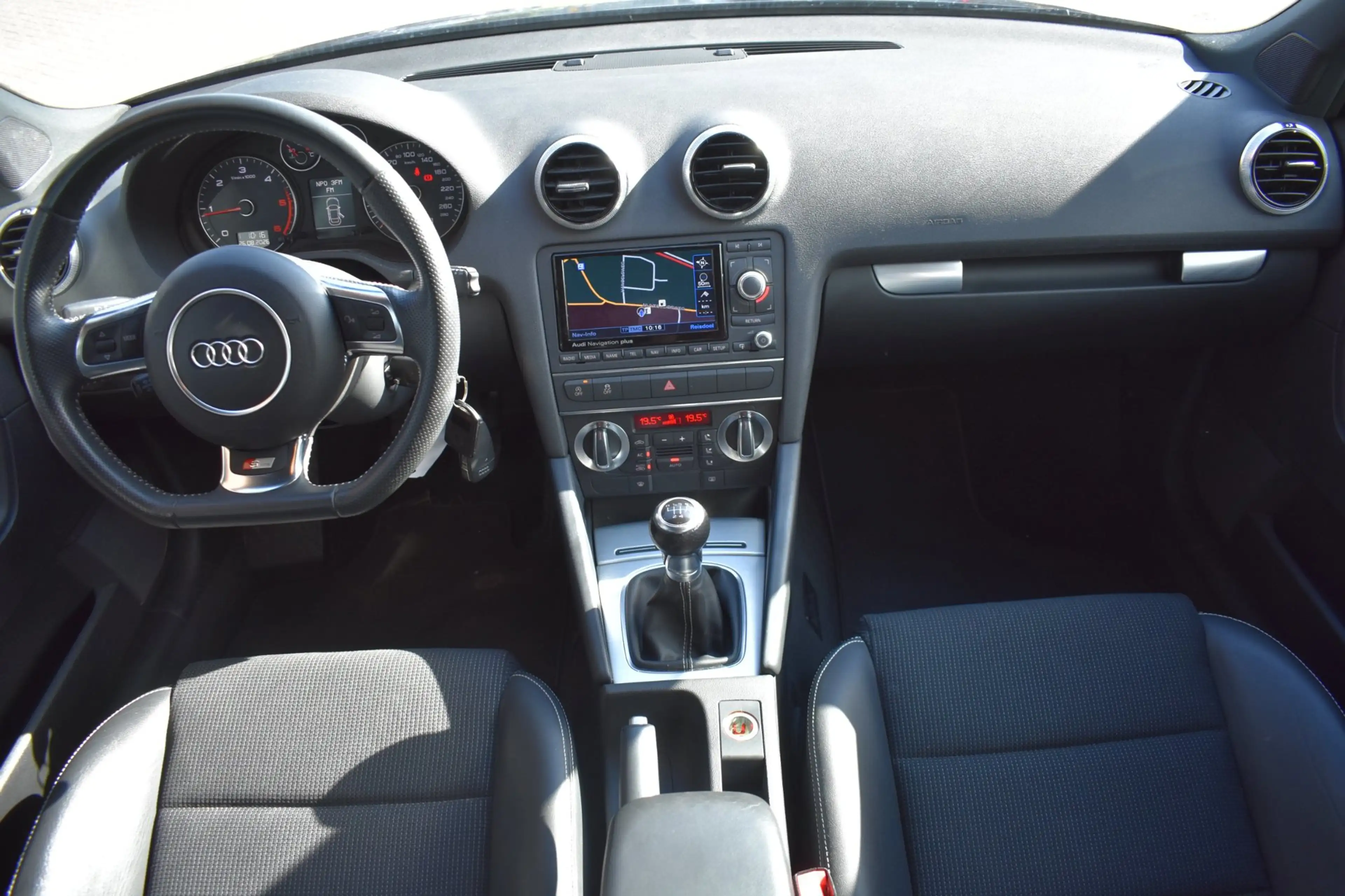 Audi A3 Sportback 1.6 TDI S Edition '13 Xenon Clima Navi C — photo 2