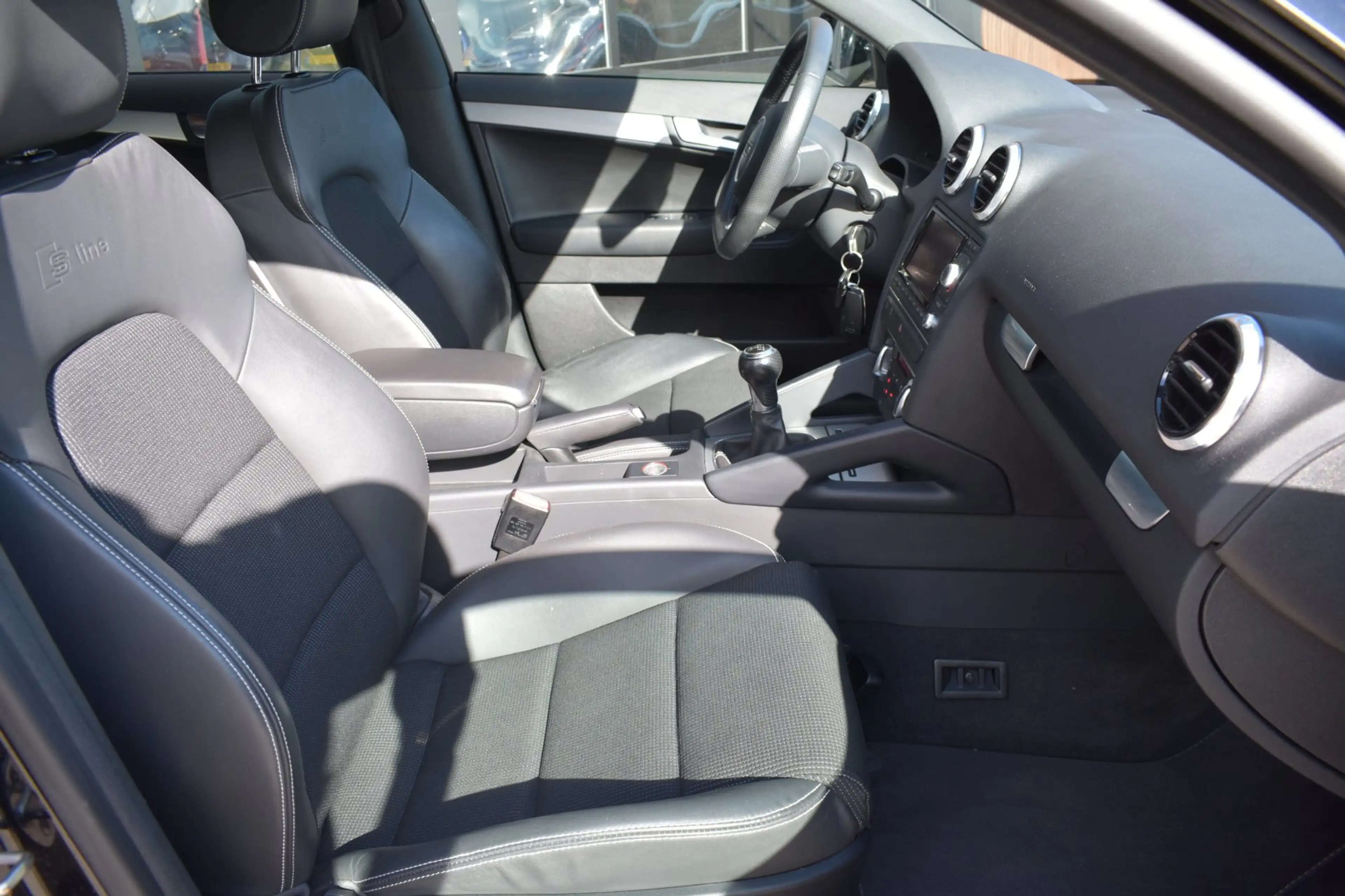 Audi A3 Sportback 1.6 TDI S Edition '13 Xenon Clima Navi C — photo 4
