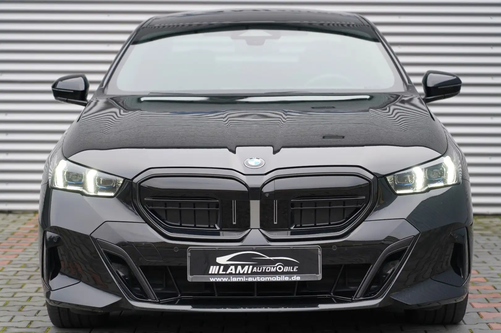 BMW 520 d M Sport PANO HEADUP H&K MEMO 360 KEY SITZLÜ Schwarz - 2