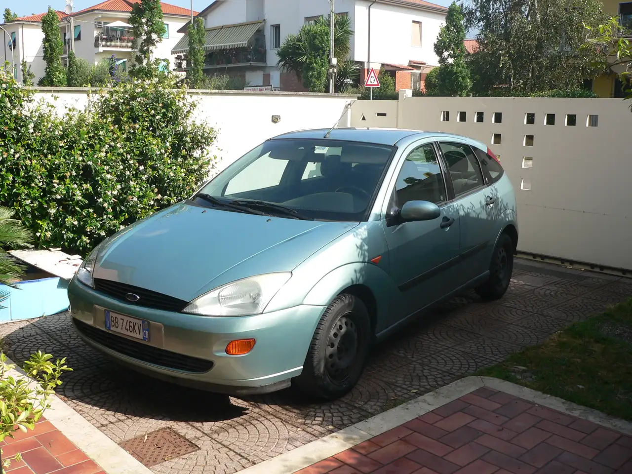 Ford Focus I 1998 5p 1.6i 16v Ghia, foto 1