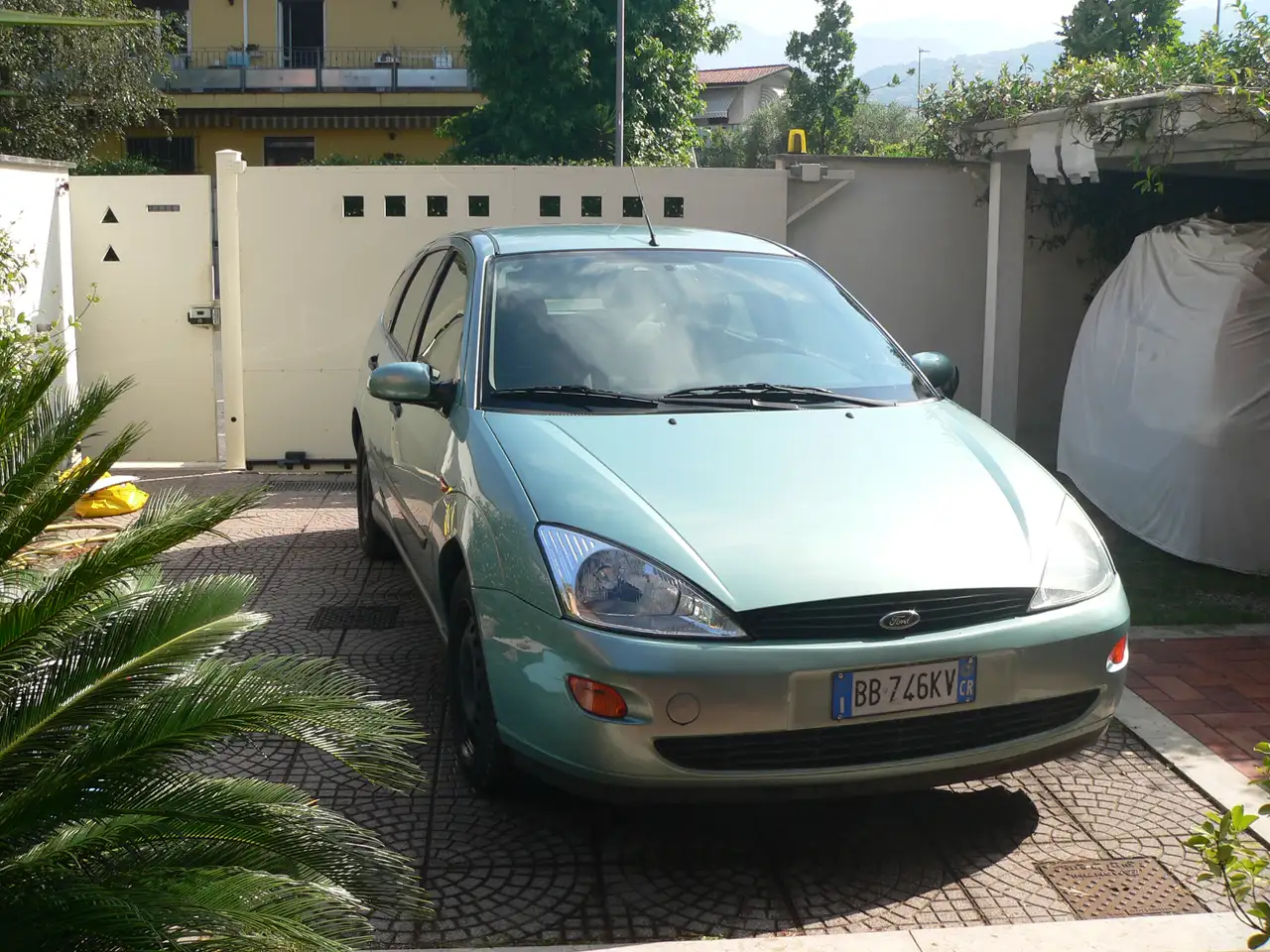 Ford Focus I 1998 5p 1.6i 16v Ghia, foto 2