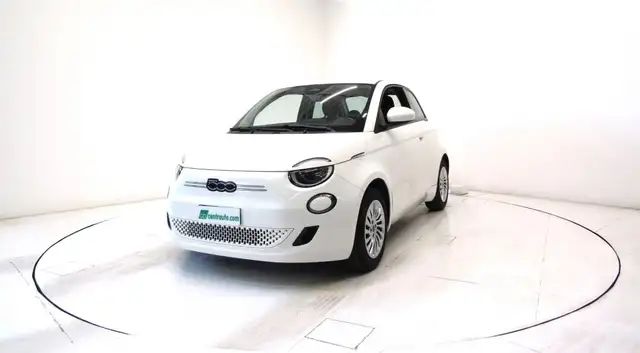 Fiat 500e view 3