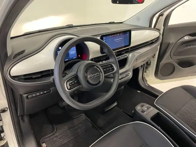 Fiat 500e view 15