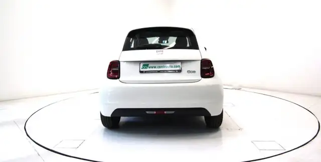 Fiat 500e view 4