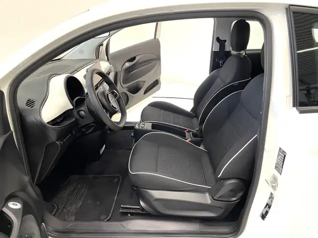 Fiat 500e view 6