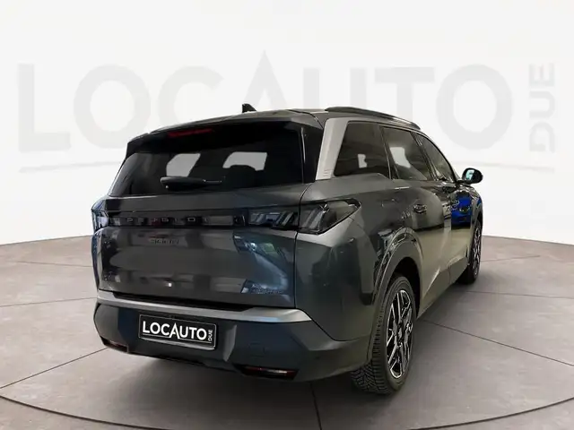 Peugeot 5008 view 4