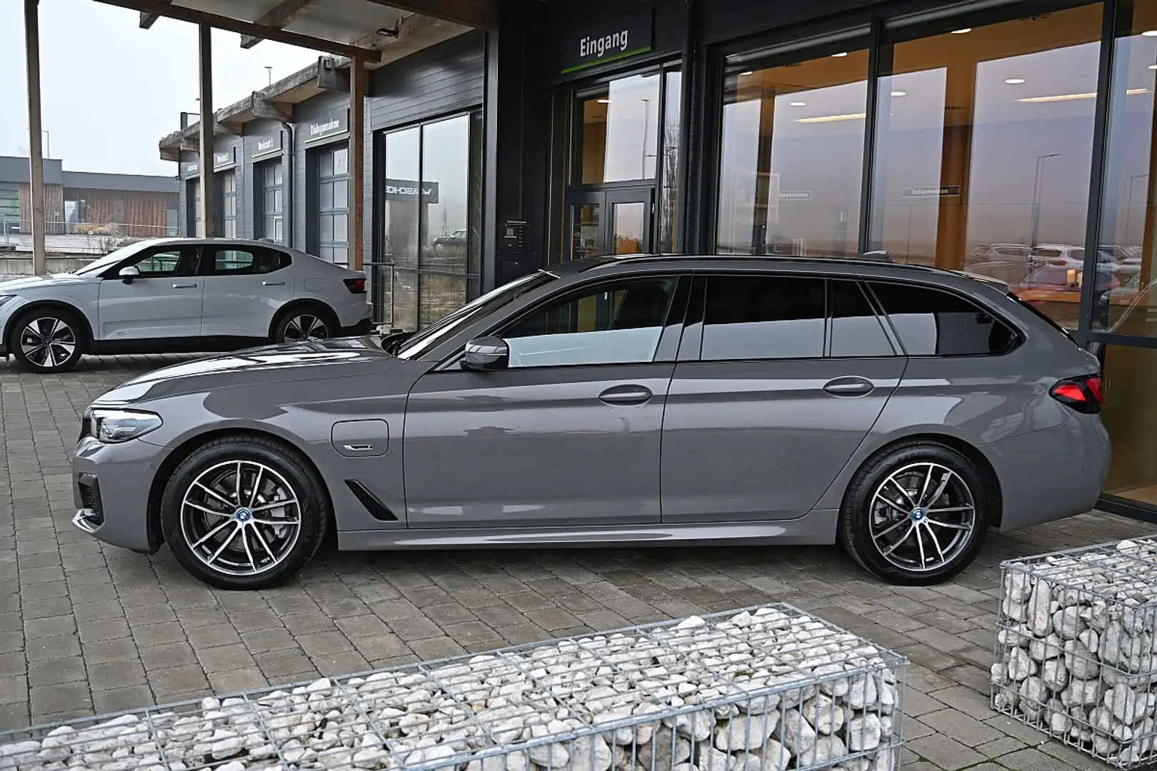 BMW 530 e xDrive Touring Aut. M Sport ACC, DrivingProf,... Grau - 2