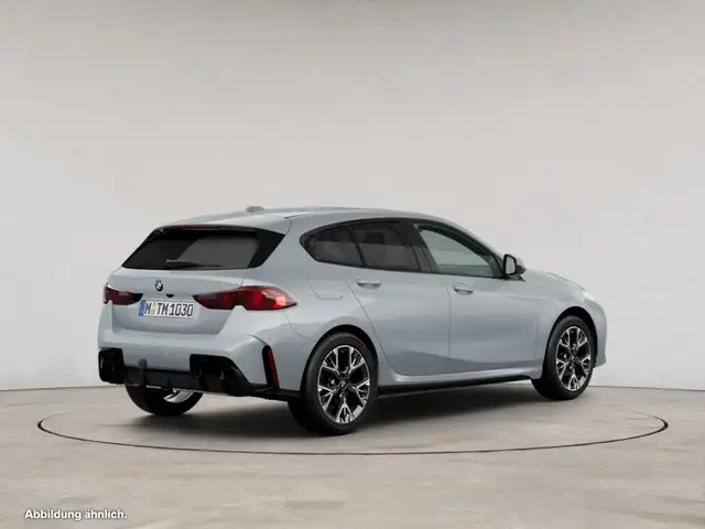 BMW 1 Series view 2