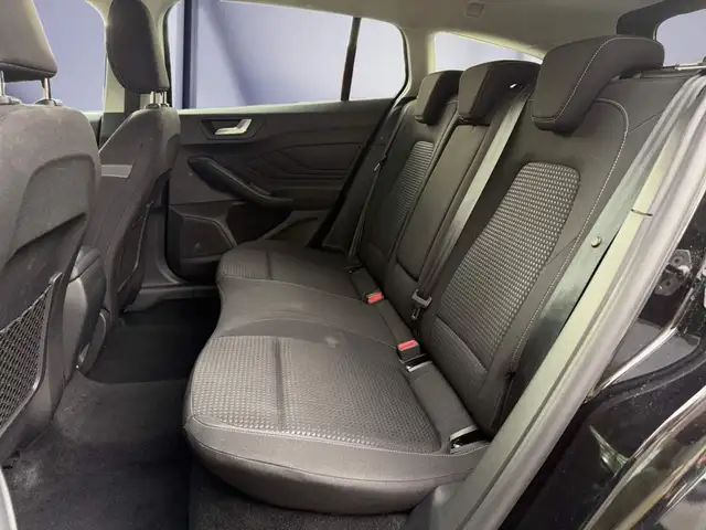 Ford Focus view 9