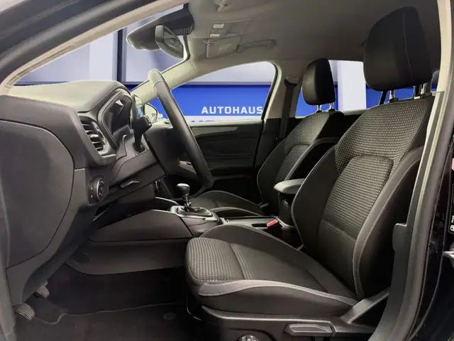Ford Focus view 8