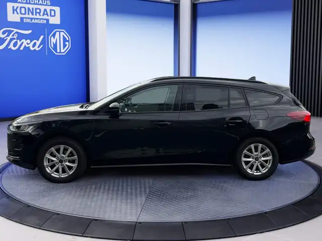 Ford Focus view 3